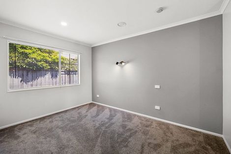 Photo of property in 11 Shelter Grove, Frankleigh Park, New Plymouth, 4310