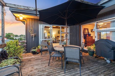 Photo of property in 22 Widmore Drive, Massey, Auckland, 0614