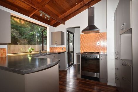 Photo of property in 4 Glen Close, Glen Eden, Auckland, 0602