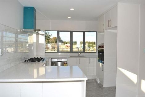 Photo of property in 12 Matata Drive, Takanini, 2112