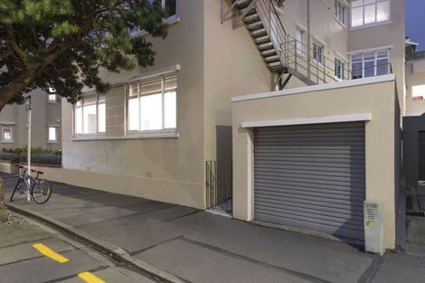 Photo of property in Fountain Court, 16/48u Oriental Parade, Oriental Bay, Wellington, 6011