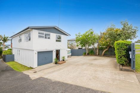 Photo of property in 1/302 Sunset Road, Windsor Park, Auckland, 0632