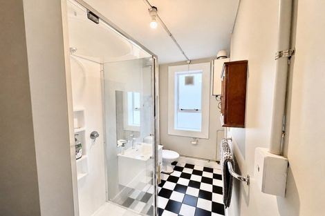 Photo of property in Devonport Apartments, 10/127 Saint Aubyn Street, New Plymouth, 4310