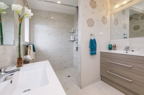 Photo of property in 11 Chestnut Close, Kelvin Grove, Palmerston North, 4414