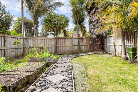 Photo of property in 88 Kaurilands Road, Titirangi, Auckland, 0604
