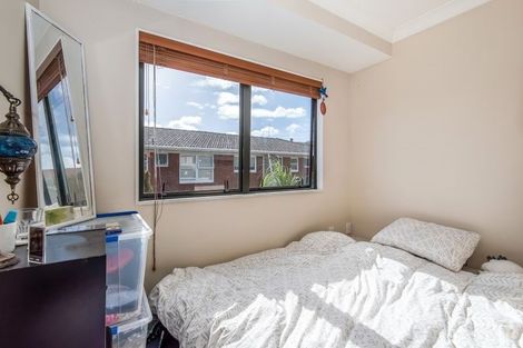 Photo of property in 49 College Road, Northcote, Auckland, 0627