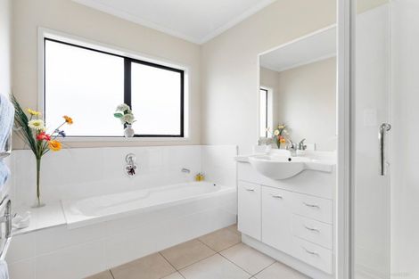 Photo of property in 25 Willowgrange Place, Pukekohe, 2120