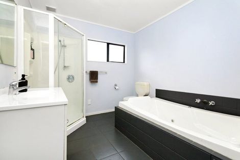 Photo of property in 6 Saunders Close, Whitby, Porirua, 5024