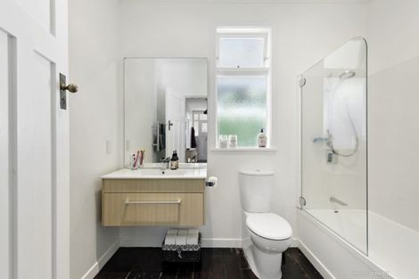Photo of property in 6 Lerwick Terrace, Melrose, Wellington, 6023