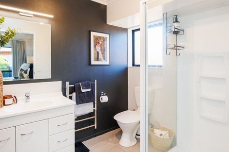 Photo of property in 2 Alpine Grove, Kelvin Grove, Palmerston North, 4414