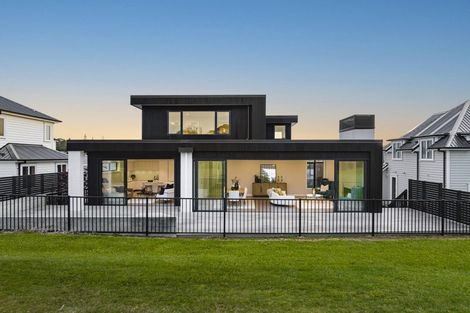 Photo of property in 14 Third Fairway Place, Albany, Auckland, 0632