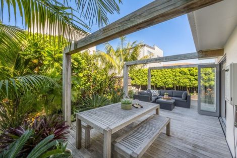 Photo of property in 8a The Parade, Bucklands Beach, Auckland, 2012