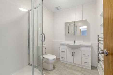 Photo of property in 86 Sylvan Avenue, Northcote, Auckland, 0627