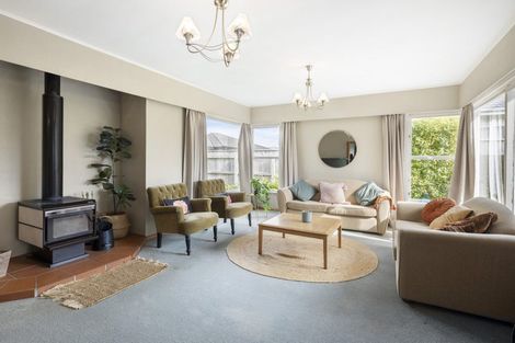 Photo of property in 1 Pinkerton Grove, Newlands, Wellington, 6037