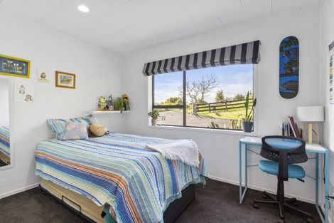 Photo of property in 231 Kaipara Road, Papakura, 2582