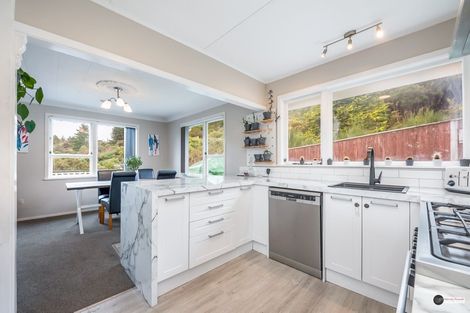 Photo of property in 24 Mimihau Grove, Wainuiomata, Lower Hutt, 5014