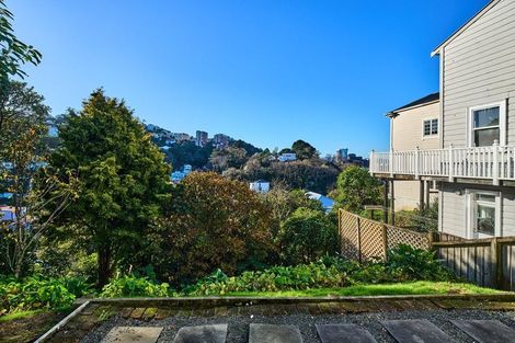 Photo of property in 32 Maarama Crescent, Aro Valley, Wellington, 6021