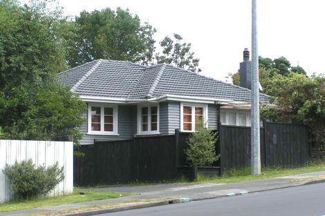 Photo of property in 1/224 Onewa Road, Birkenhead, Auckland, 0626