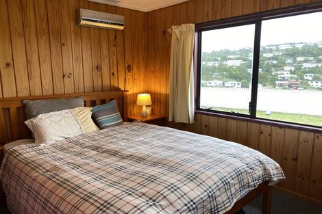 Photo of property in 42a Glanmire Road, Newlands, Wellington, 6037