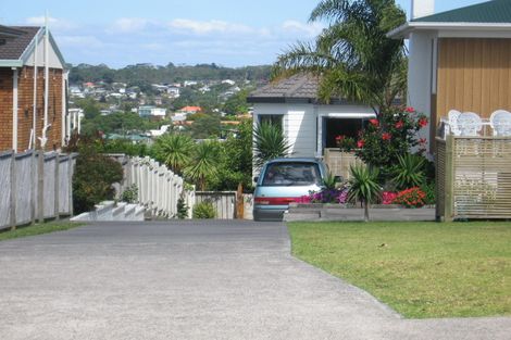Photo of property in 2/12 Knights Road, Rothesay Bay, Auckland, 0630
