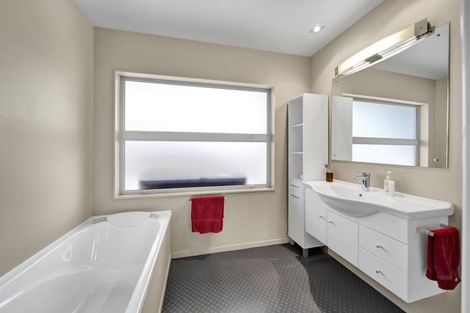 Photo of property in 33 Dillon Drive, Bell Block, New Plymouth, 4312