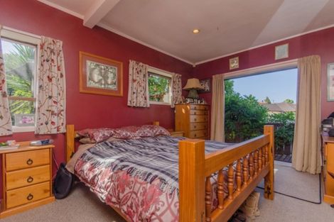 Photo of property in 27 Wairau Road, Forrest Hill, Auckland, 0627