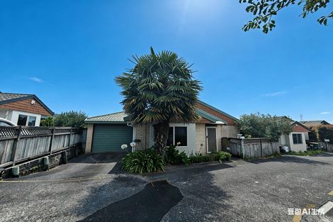 Photo of property in 6/520 Don Buck Road, Westgate, Auckland, 0614