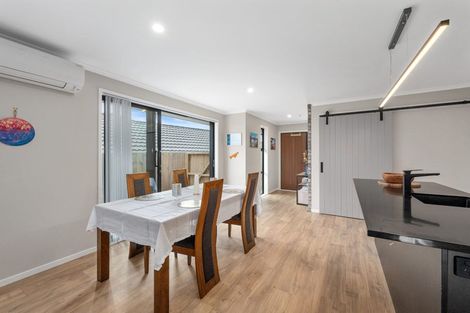 Photo of property in 19 Kawariki Road, Helensville, 0800