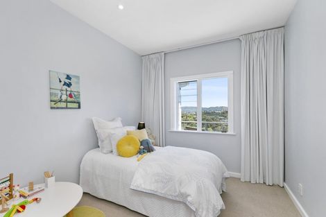 Photo of property in 114 Nevay Road, Karaka Bays, Wellington, 6022