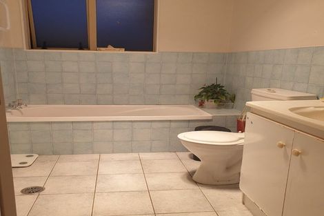 Photo of property in 5a Basra Drive, Henderson, Auckland, 0612