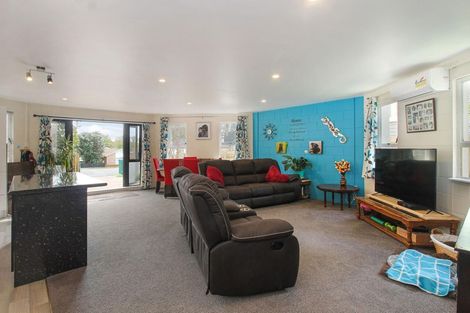 Photo of property in 119 Colwill Road, Massey, Auckland, 0614