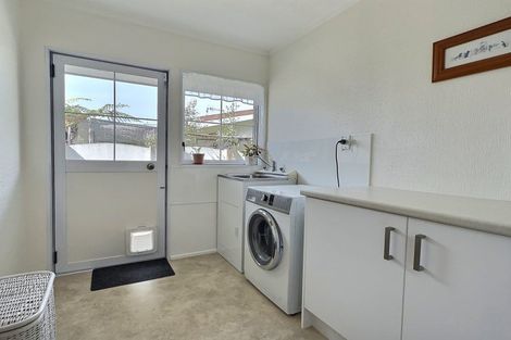Photo of property in 10 Bassett Place, Taradale, Napier, 4112