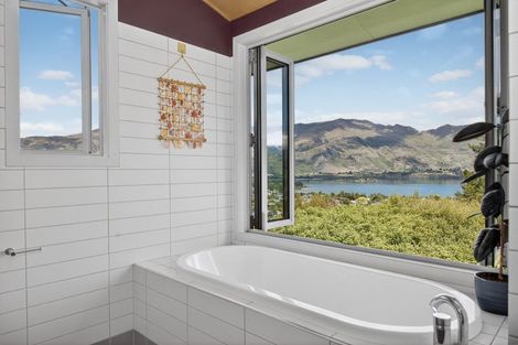 Photo of property in 52 Kirimoko Crescent, Wanaka, 9305