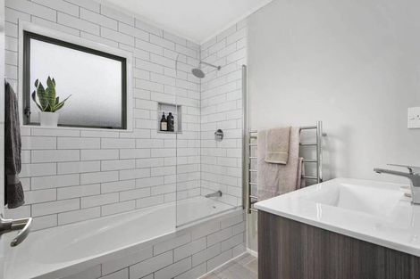 Photo of property in 1 Marbella Drive, Massey, Auckland, 0614