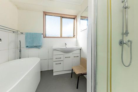Photo of property in 4 Blackgate Place, Weymouth, Auckland, 2103