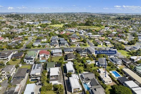 Photo of property in 42 Takutai Avenue, Half Moon Bay, Auckland, 2012