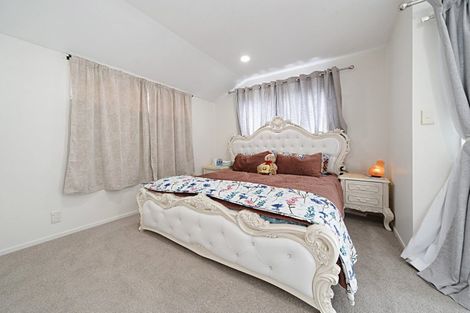 Photo of property in 4 San Ambrosio Rise, Henderson, Auckland, 0612