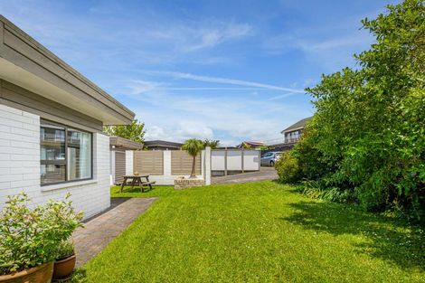 Photo of property in 1/262 Don Buck Road, Massey, Auckland, 0614