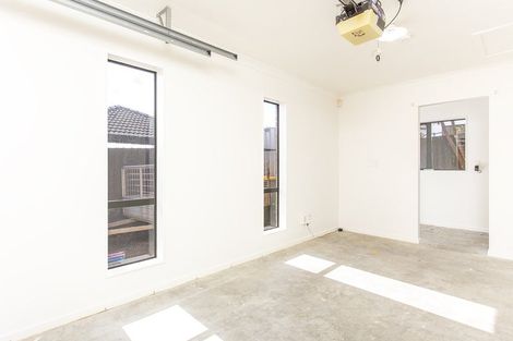 Photo of property in 4 Cliff View Drive, Green Bay, Auckland, 0604