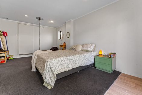 Photo of property in 20 Halberg Street, Glenfield, Auckland, 0629