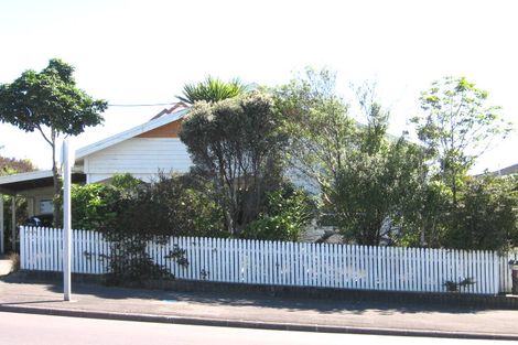 Photo of property in 3/211 Onewa Road, Birkenhead, Auckland, 0626
