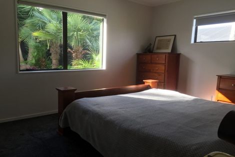 Photo of property in 2/45 Taioma Crescent, Te Atatu Peninsula, Auckland, 0610