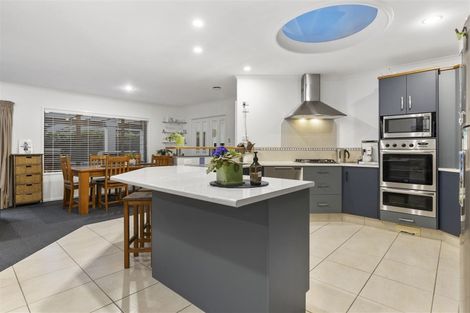 Photo of property in 24 Saint Heliers Place, Papamoa Beach, Papamoa, 3118