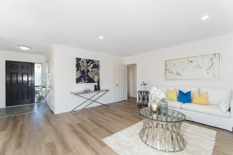 Photo of property in 17 Copplestone Place, New Lynn, Auckland, 0600
