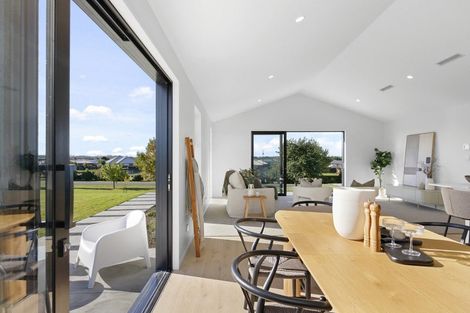 Photo of property in 14 Village Green Drive, Huntingdon, 7774