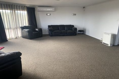 Photo of property in 54 Redoubt Road, Clover Park, Auckland, 2105