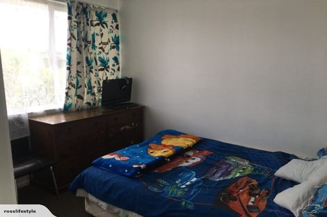 Photo of property in 3 Statesman Street, Henderson, Auckland, 0612