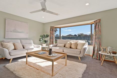 Photo of property in 7 Thicket Close, Redwood, Christchurch, 8051