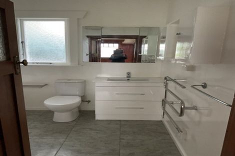 Photo of property in 69 Paynters Avenue, Strandon, New Plymouth, 4312