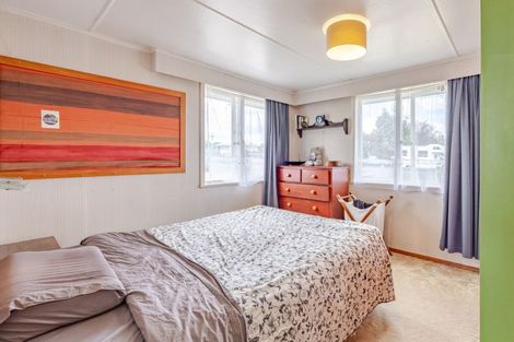 Photo of property in 6 Montgomery Street, Waipukurau, 4200